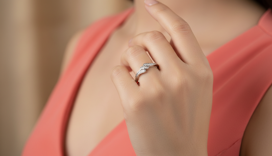 Sparkling Whisper Curve Diamond Ring