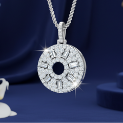 Baguette & Round Diamond Halo Disc